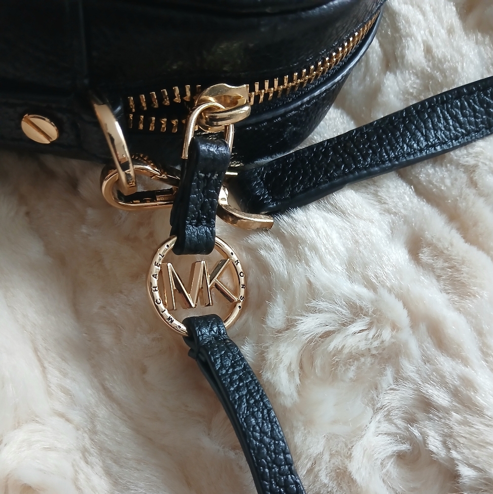 New Michael Kors Black Pebbled Leather Crossbody Bag - Picture 4 of 5